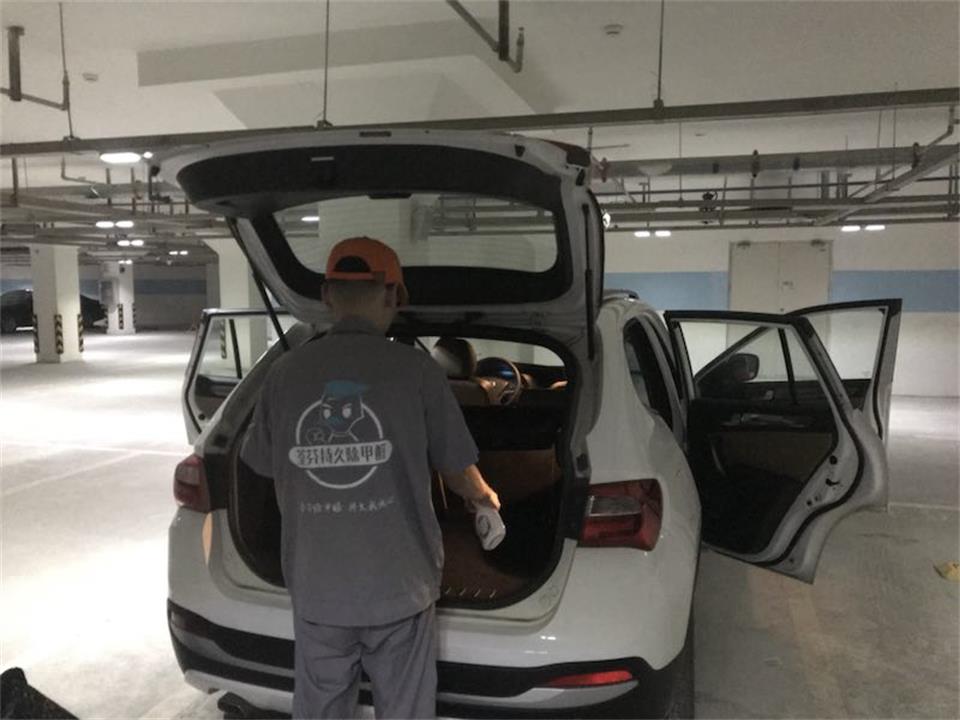 車(chē)內(nèi)后備箱全方位噴涂治理 車(chē)內(nèi)后備箱全方位噴涂治理